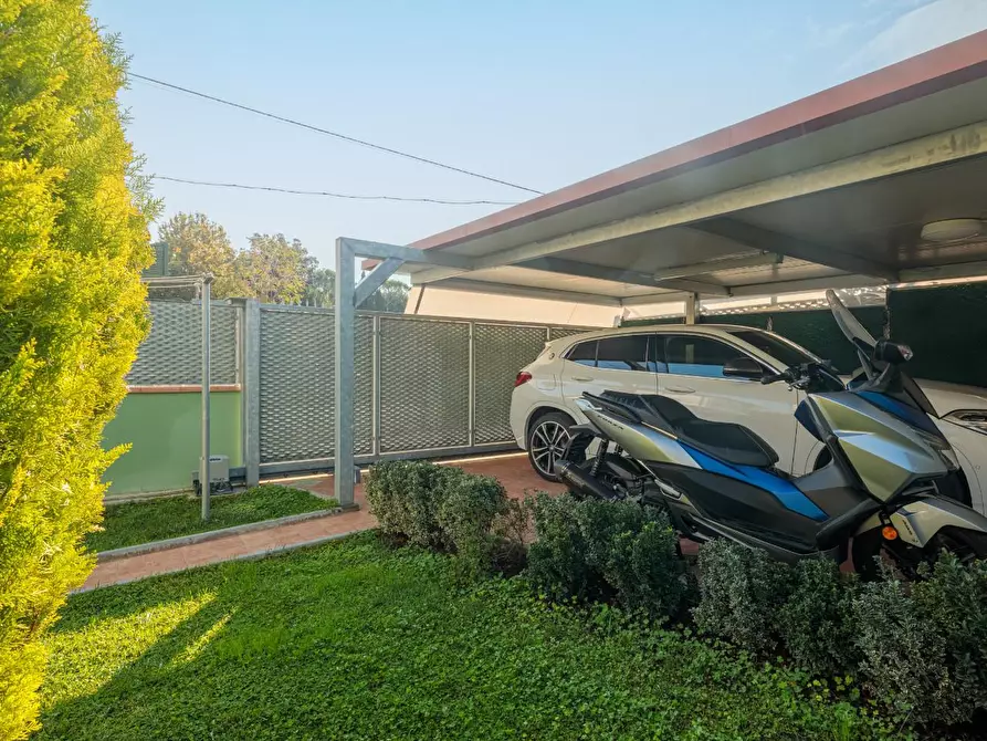 Immagine 13 di Villetta a schiera in vendita  a Cascina