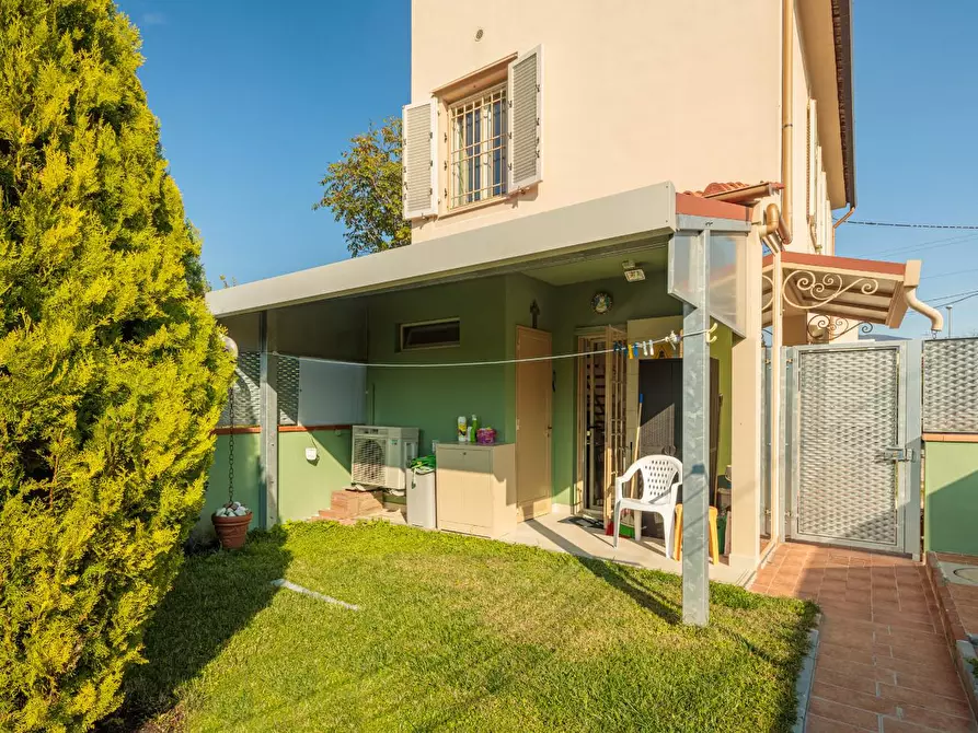 Immagine 16 di Villetta a schiera in vendita  a Cascina