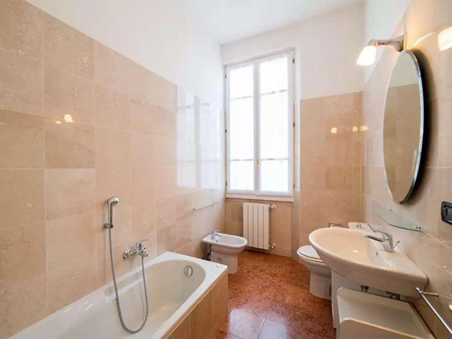 Immagine 17 di Villa in vendita  a Massa