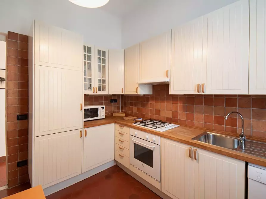 Immagine 14 di Villa in vendita  a Massa