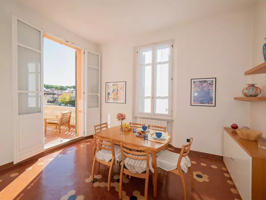 Immagine 9 di Villa in vendita  a Massa