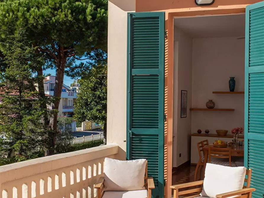 Immagine 7 di Villa in vendita  a Massa