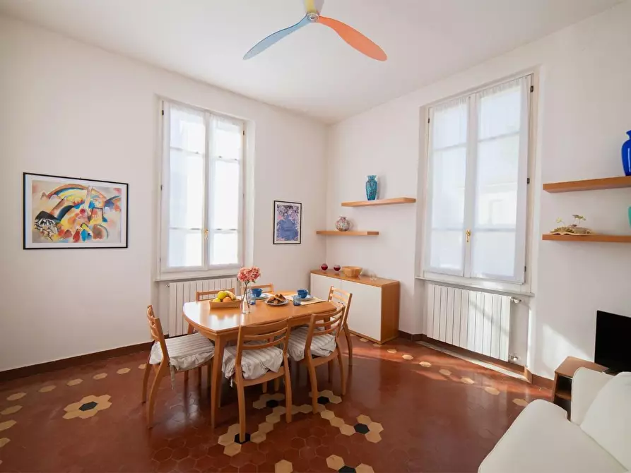 Immagine 11 di Villa in vendita  a Massa