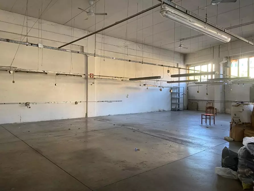 Immagine 1 di Laboratorio in affitto  a Carmignano