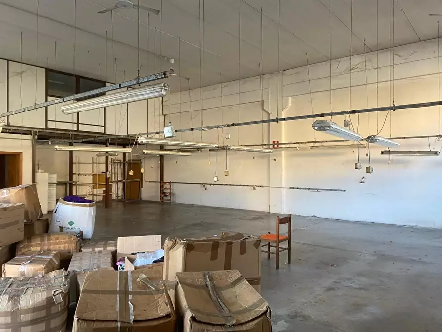 Immagine 2 di Laboratorio in affitto  a Carmignano