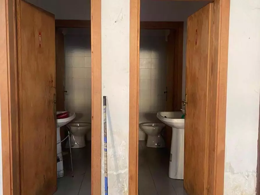 Immagine 4 di Laboratorio in affitto  a Carmignano