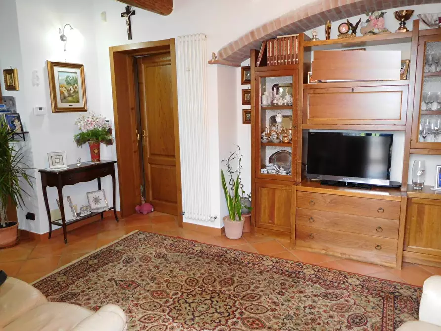 Immagine 4 di Villa in vendita  a Vecchiano