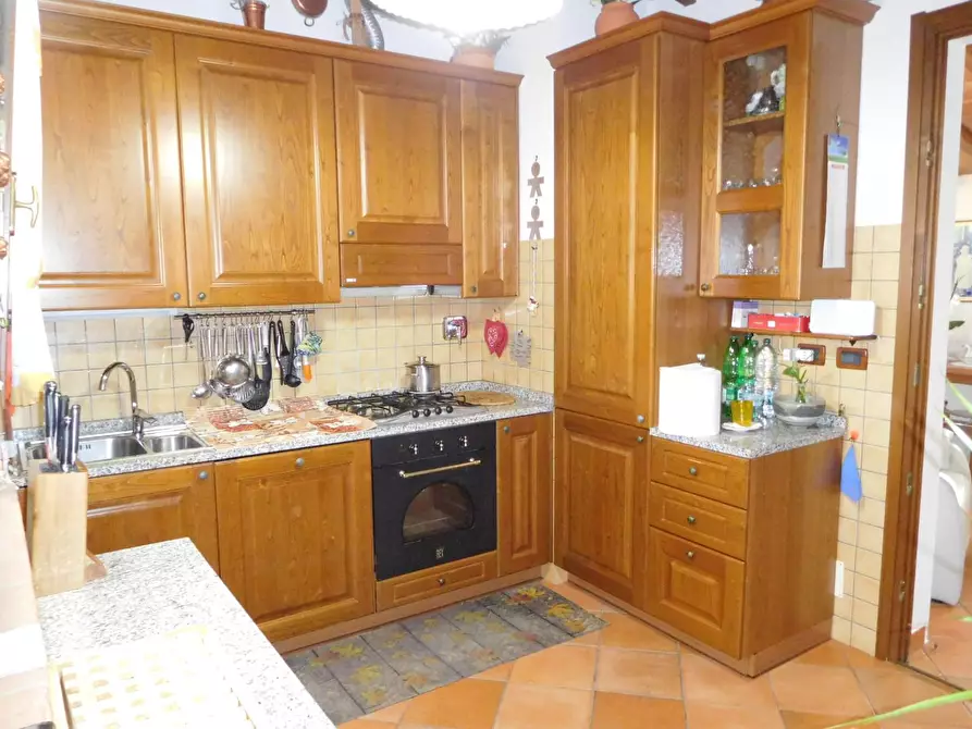 Immagine 10 di Villa in vendita  a Vecchiano