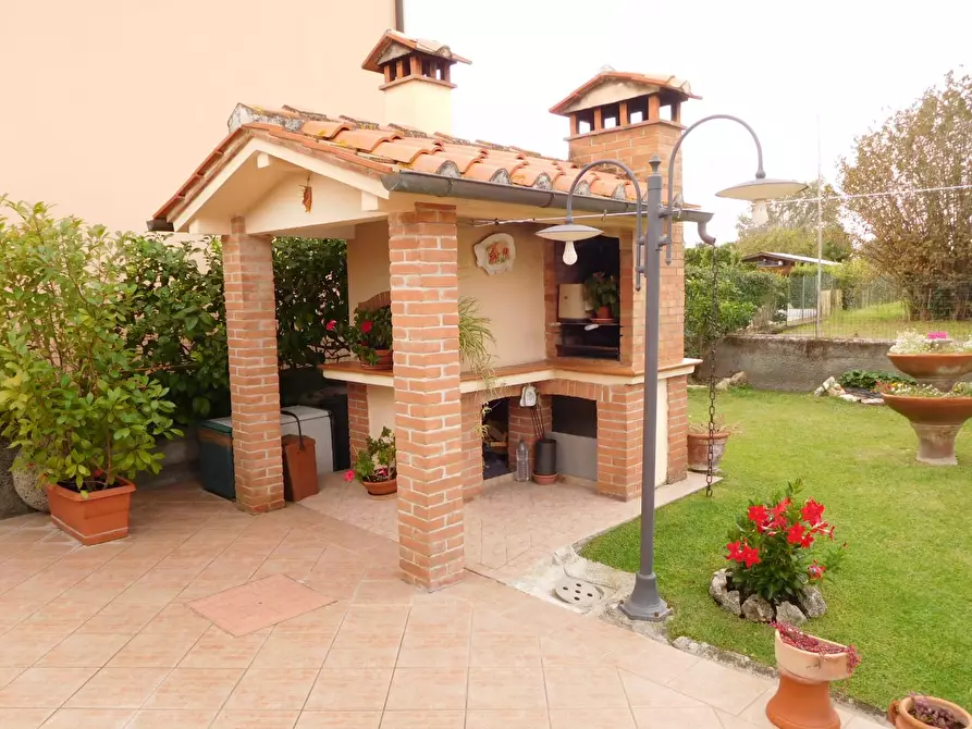 Immagine 30 di Villa in vendita  a Vecchiano