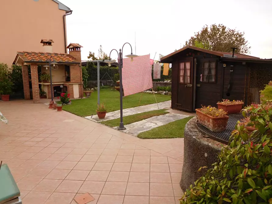 Immagine 29 di Villa in vendita  a Vecchiano
