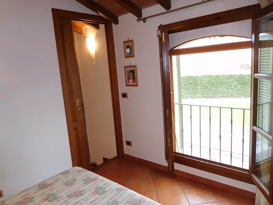 Immagine 17 di Villa in vendita  a Vecchiano