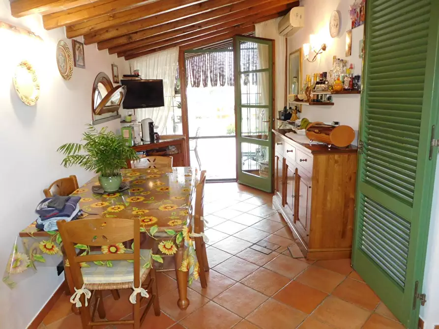 Immagine 7 di Villa in vendita  a Vecchiano