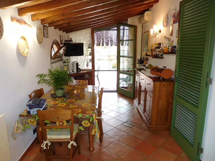 Immagine 6 di Villa in vendita  a Vecchiano