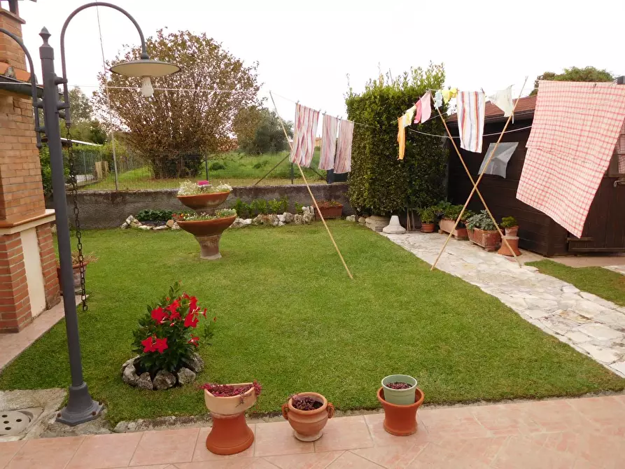 Immagine 28 di Villa in vendita  a Vecchiano