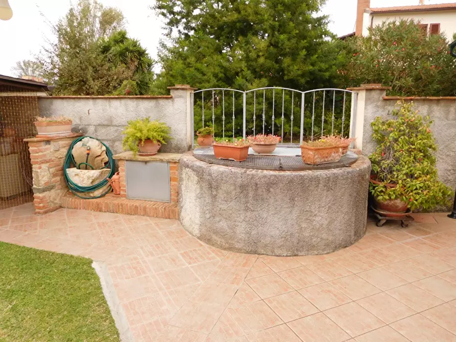 Immagine 31 di Villa in vendita  a Vecchiano