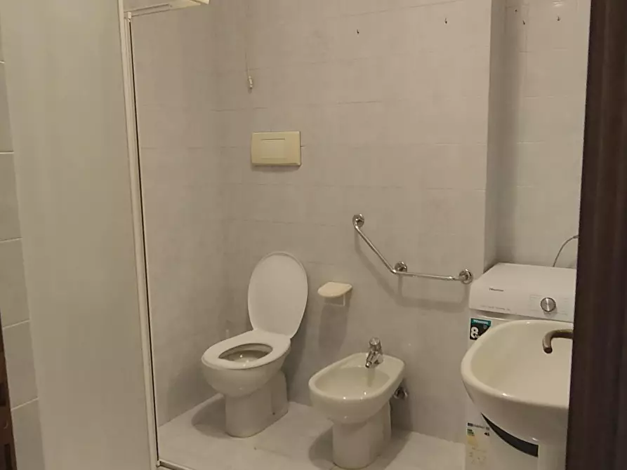 Immagine 5 di Appartamento in affitto  a Carrara