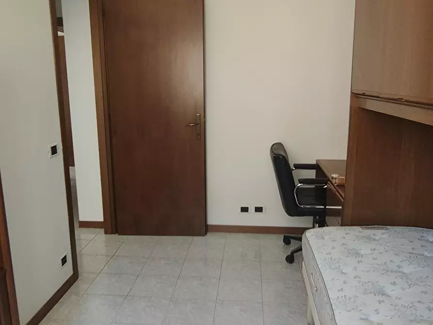 Immagine 6 di Appartamento in affitto  a Carrara