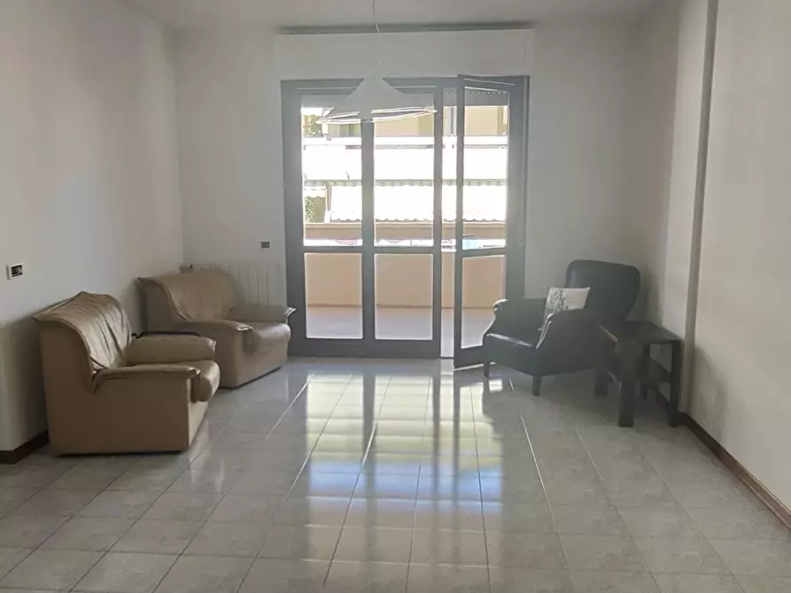 Immagine 3 di Appartamento in affitto  a Carrara