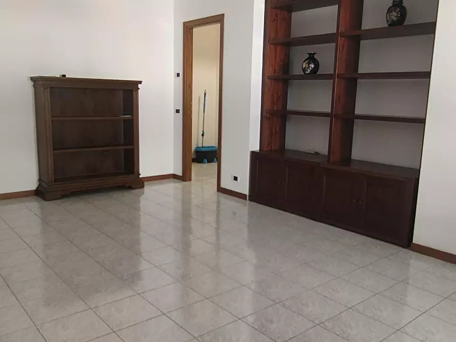 Immagine 4 di Appartamento in affitto  a Carrara