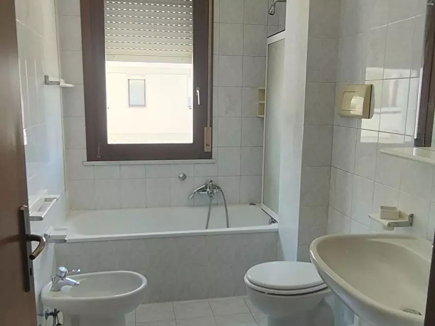 Immagine 8 di Appartamento in affitto  a Carrara