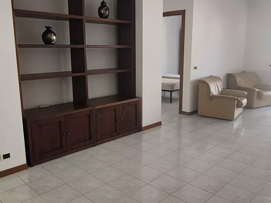 Immagine 13 di Appartamento in affitto  a Carrara