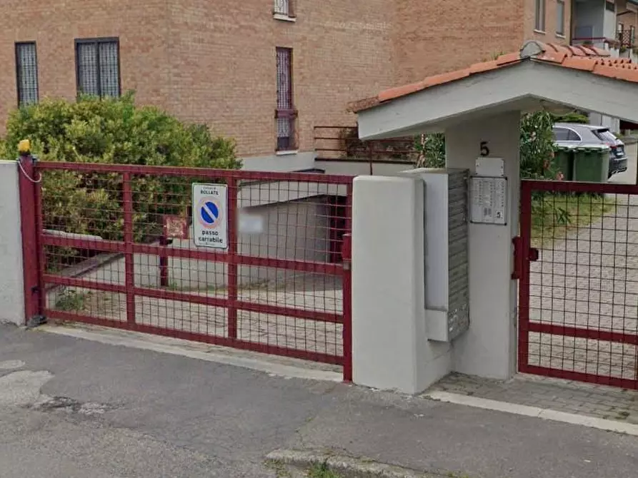 Immagine 1 di Garage in vendita  a Bollate