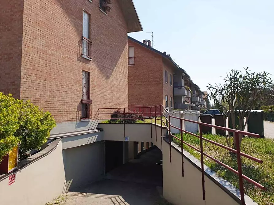 Immagine 2 di Garage in vendita  a Bollate