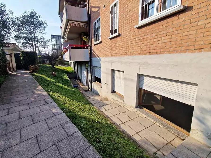 Immagine 1 di Magazzino in vendita  a Bollate