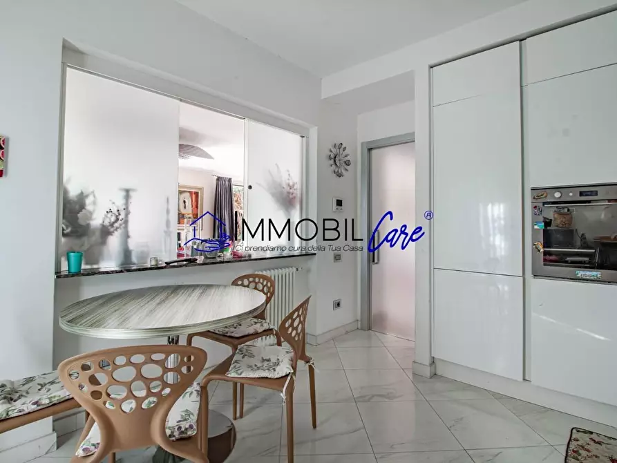 Immagine 15 di Villa in vendita  a Livorno