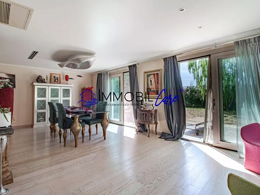 Immagine 7 di Villa in vendita  a Livorno