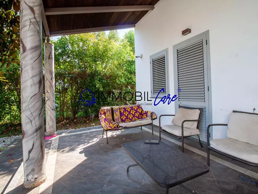 Immagine 17 di Villa in vendita  a Livorno