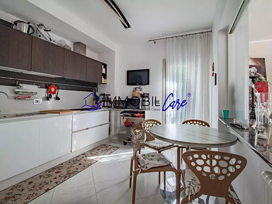 Immagine 13 di Villa in vendita  a Livorno