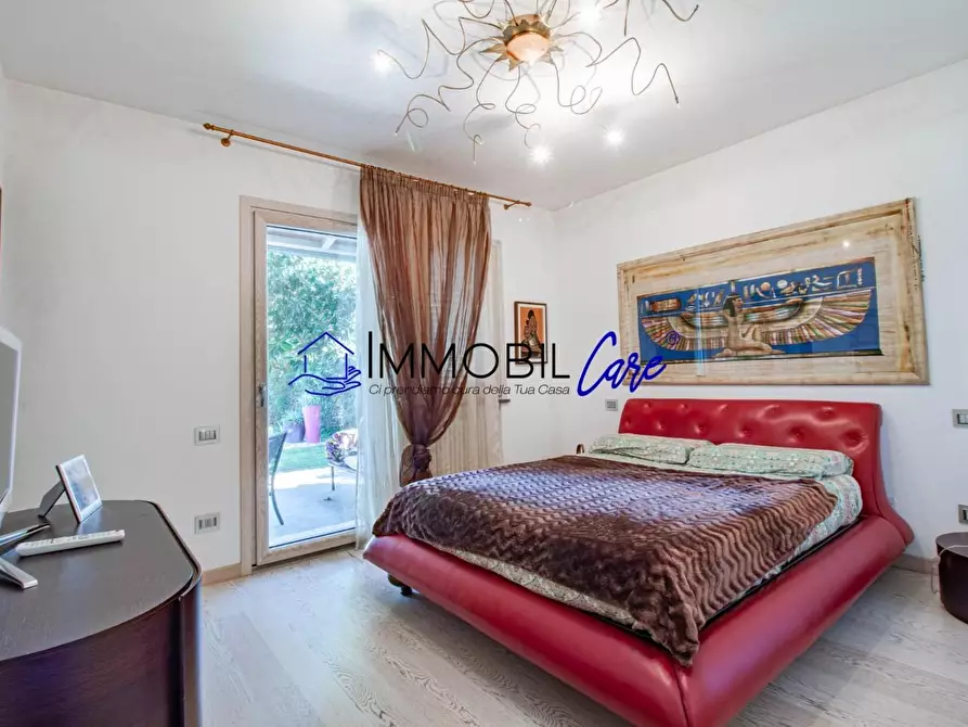 Immagine 16 di Villa in vendita  a Livorno