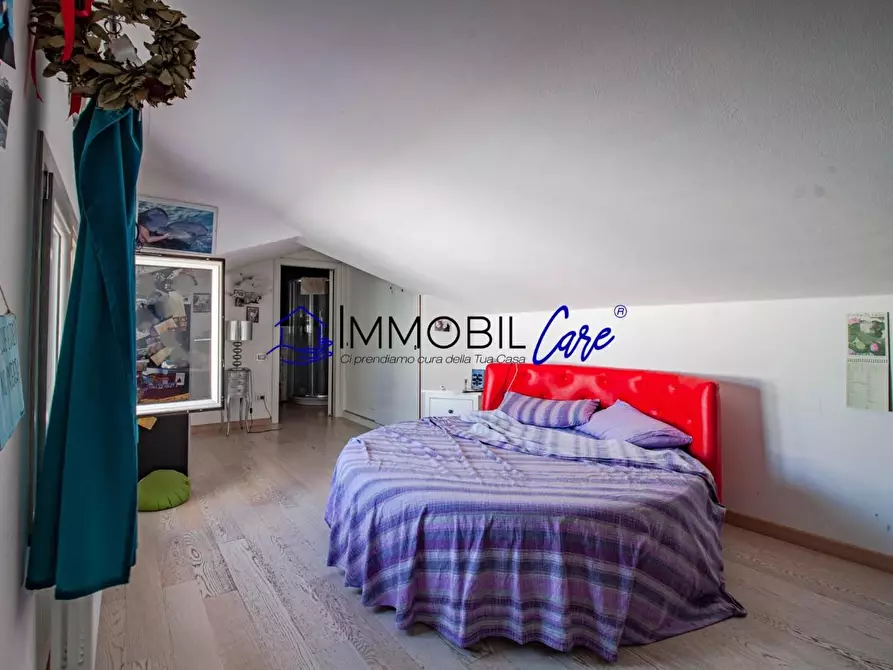 Immagine 24 di Villa in vendita  a Livorno