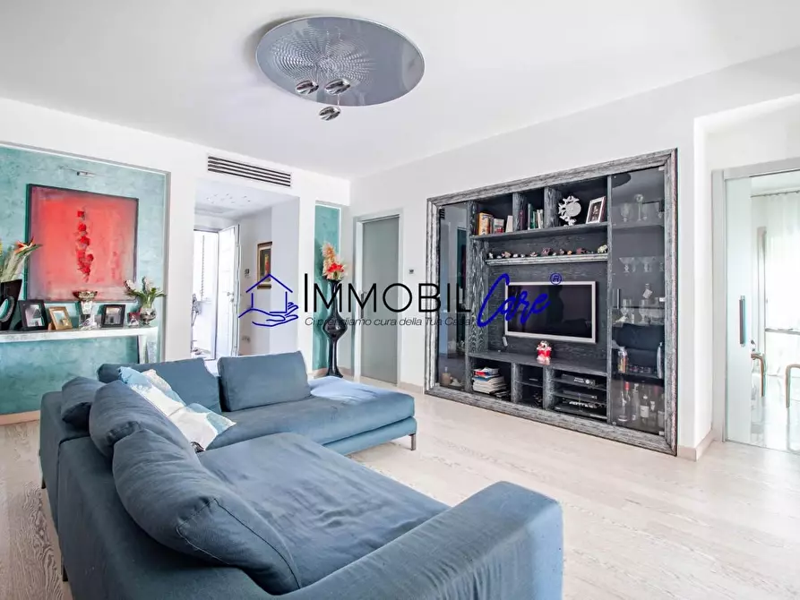 Immagine 6 di Villa in vendita  a Livorno