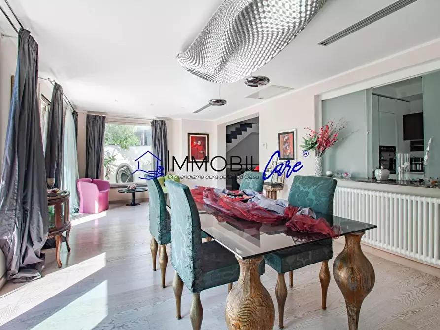 Immagine 10 di Villa in vendita  a Livorno