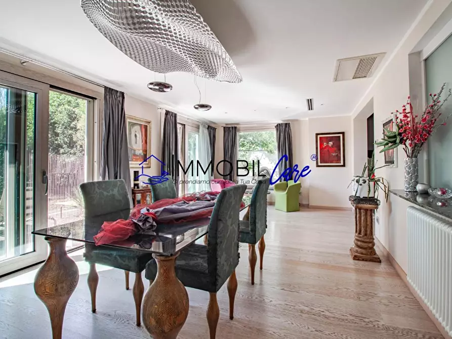 Immagine 9 di Villa in vendita  a Livorno