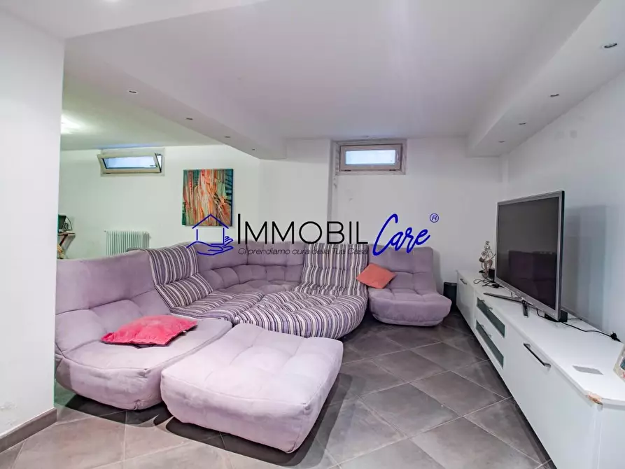 Immagine 28 di Villa in vendita  a Livorno