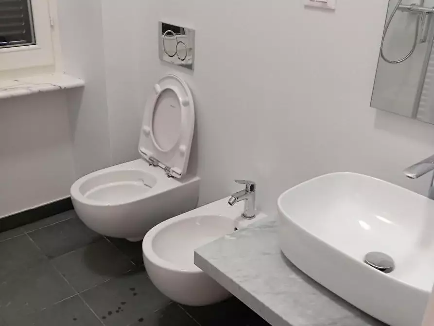 Immagine 3 di Appartamento in affitto  a Carrara