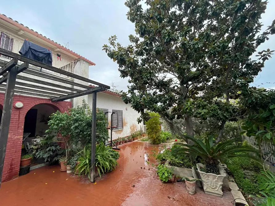 Immagine 11 di Villa in vendita  a Taranto