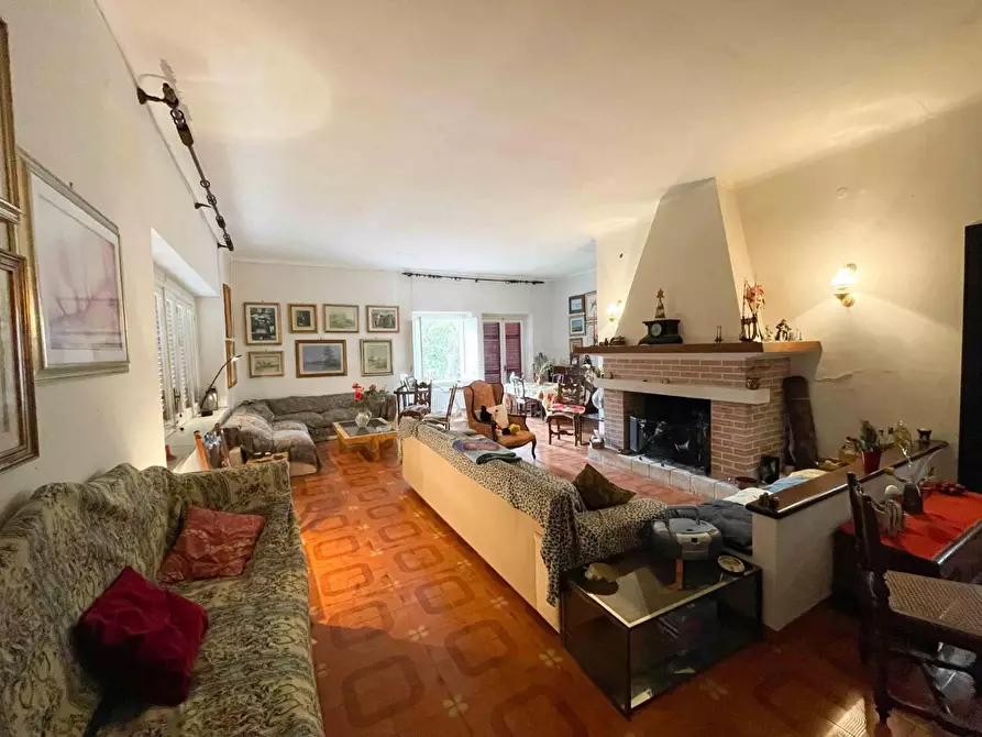 Immagine 2 di Villa in vendita  a Taranto