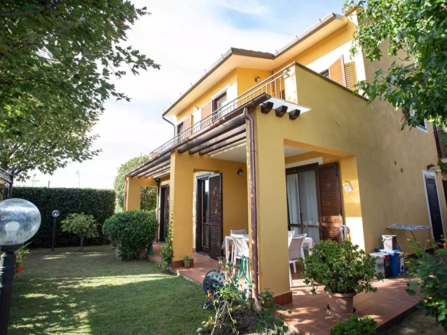 Immagine 29 di Casa bifamiliare in vendita  a San Giuliano Terme