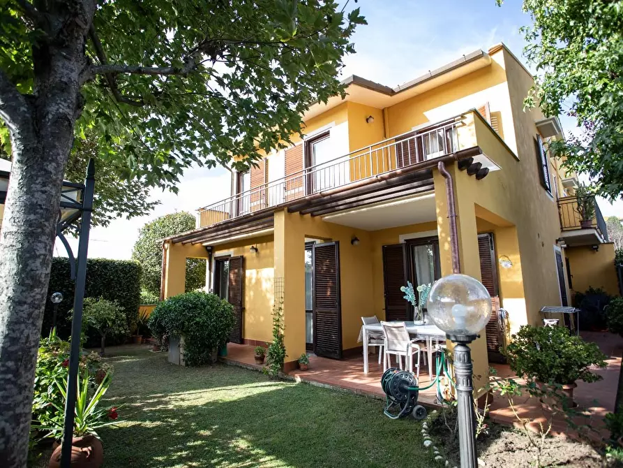 Immagine 1 di Casa bifamiliare in vendita  a San Giuliano Terme