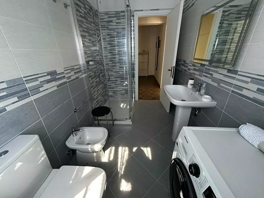 Immagine 2 di Appartamento in affitto  a Carrara