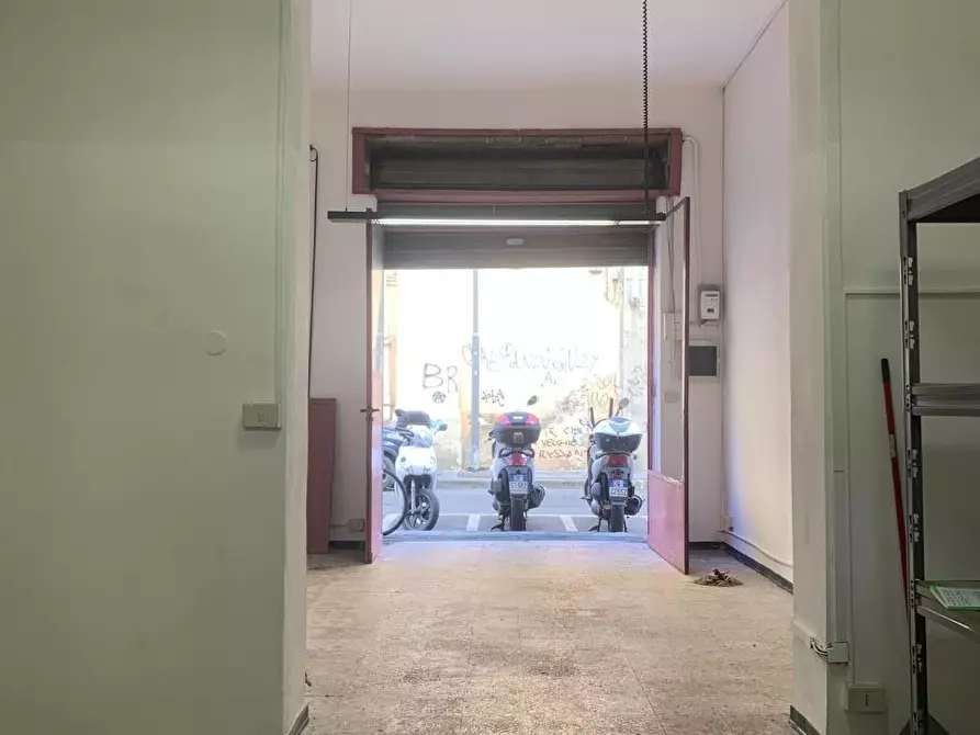 Immagine 1 di Locale commerciale in affitto  a Livorno