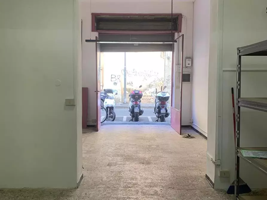 Immagine 6 di Locale commerciale in affitto  a Livorno