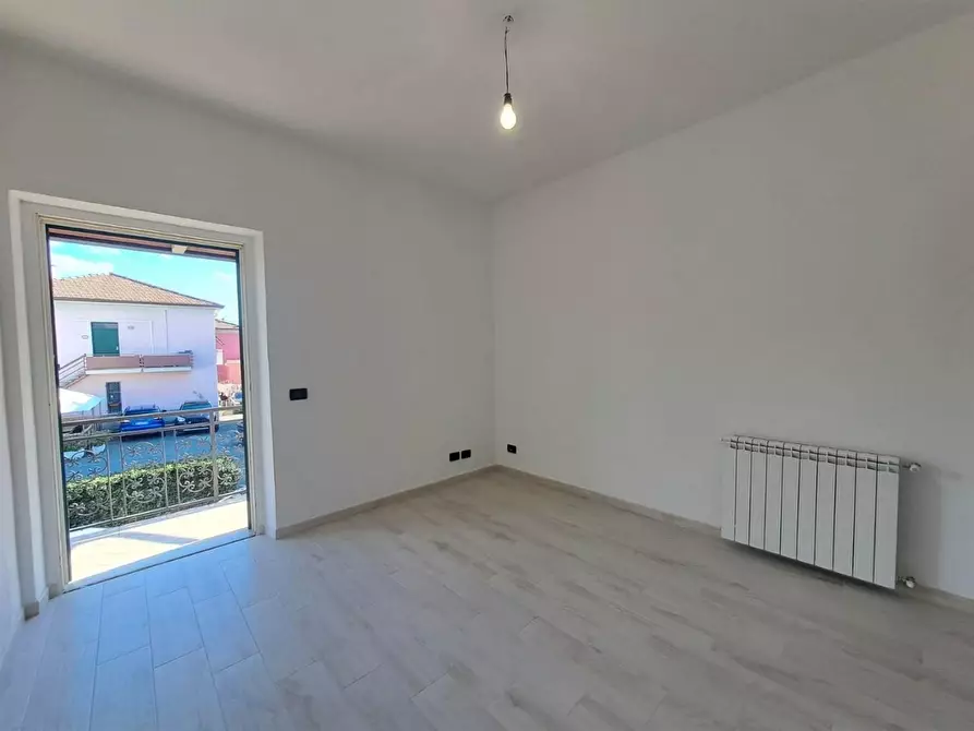 Immagine 15 di Casa semindipendente in vendita  a Ortonovo