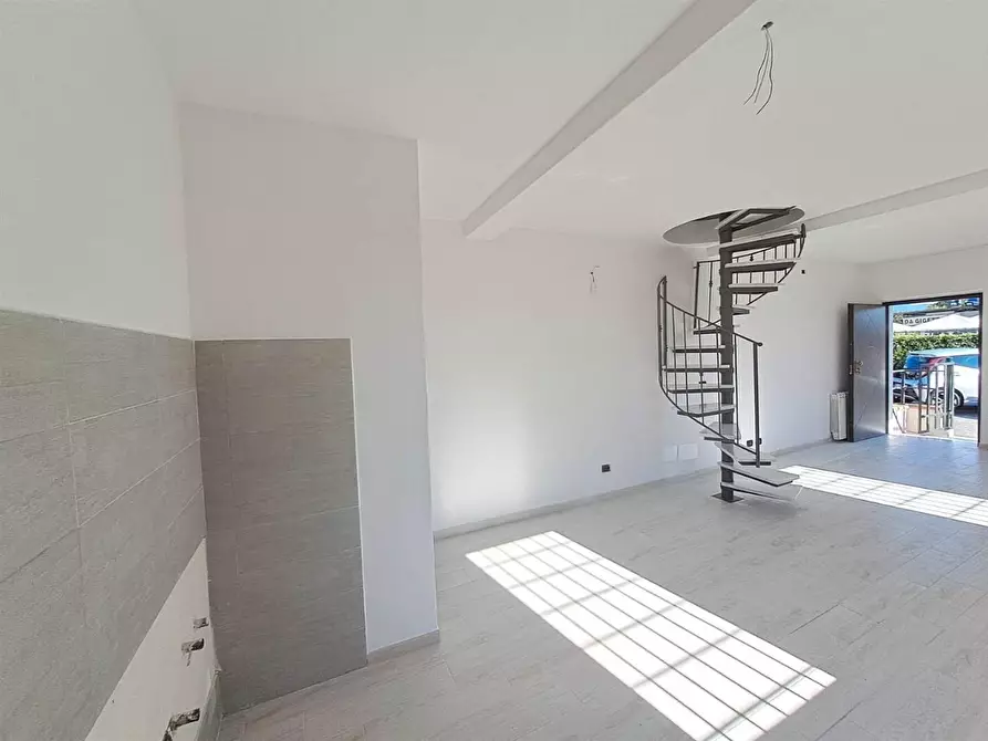 Immagine 5 di Casa semindipendente in vendita  a Ortonovo