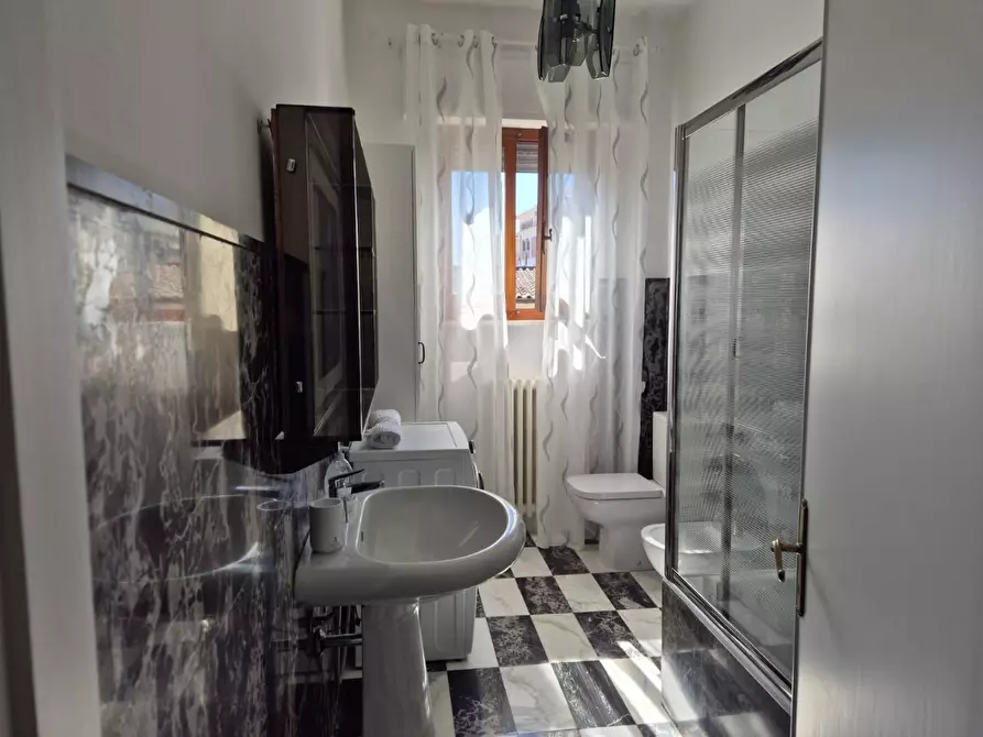 Immagine 3 di Appartamento in affitto  a Carrara