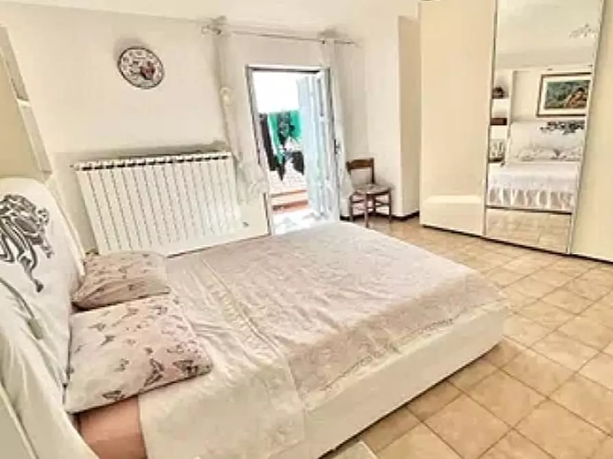 Immagine 13 di Terratetto in vendita  a Massa